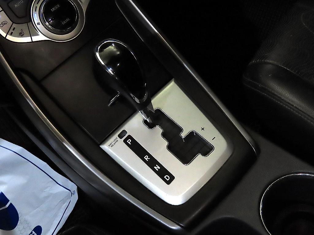 HYUNDAI Avante - Vista 12