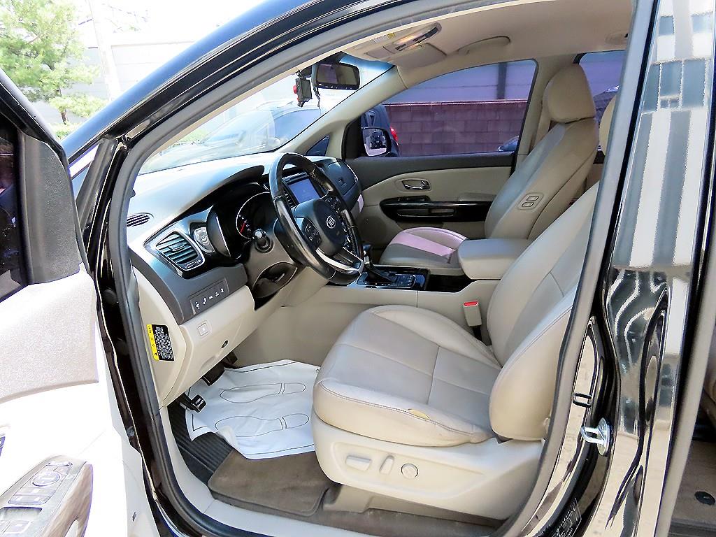 KIA Carnival - Vista 5