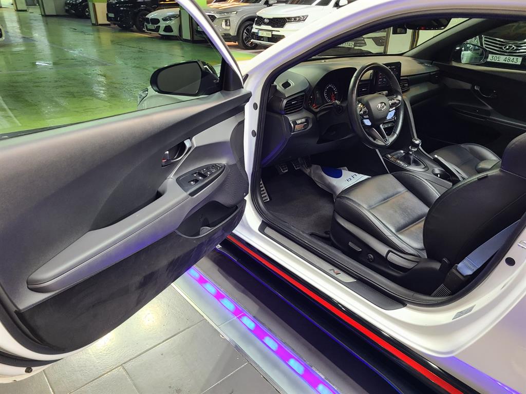 HYUNDAI Veloster - Vista 10