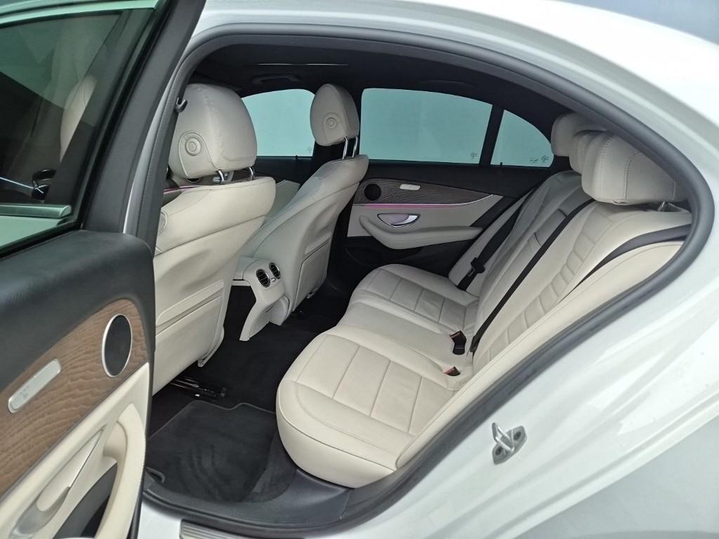 Mercedes Benz E class - Vista 12