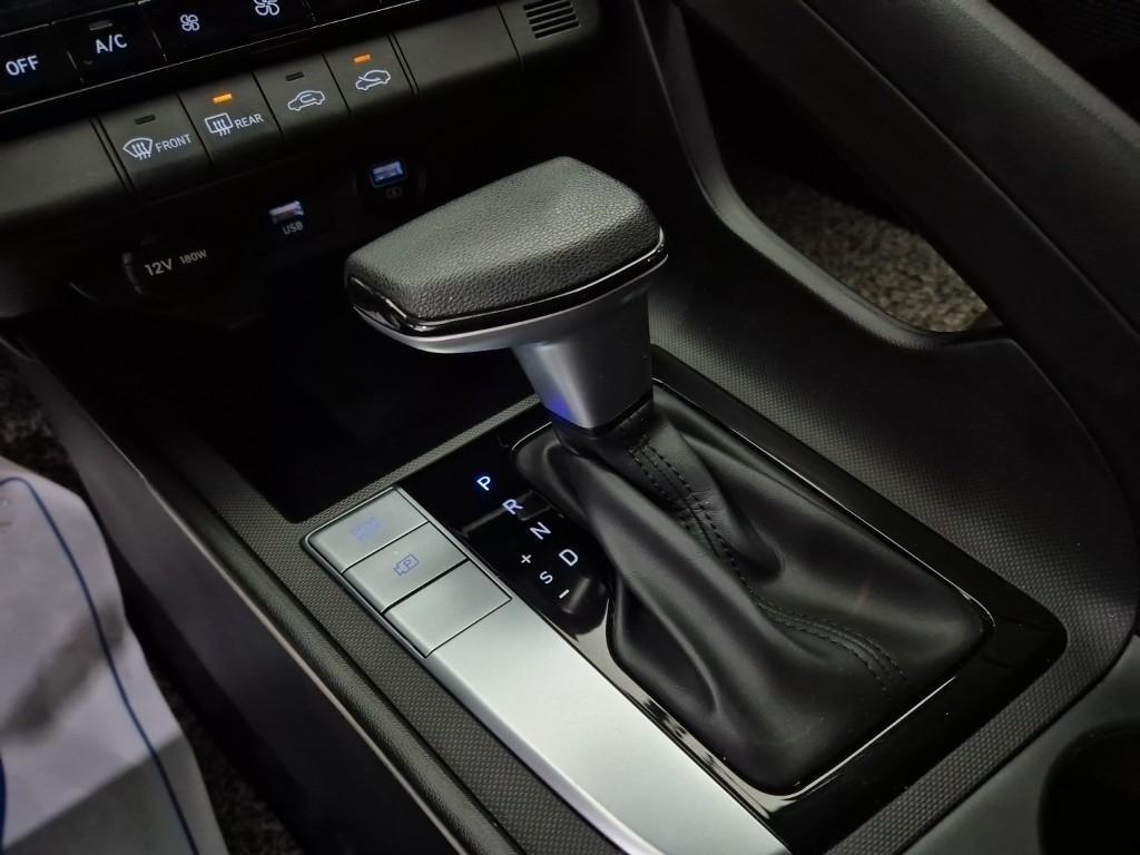 HYUNDAI Avante - Vista 10