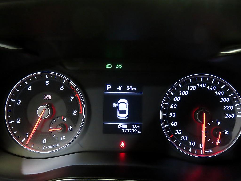 Genesis G70 - Vista 9