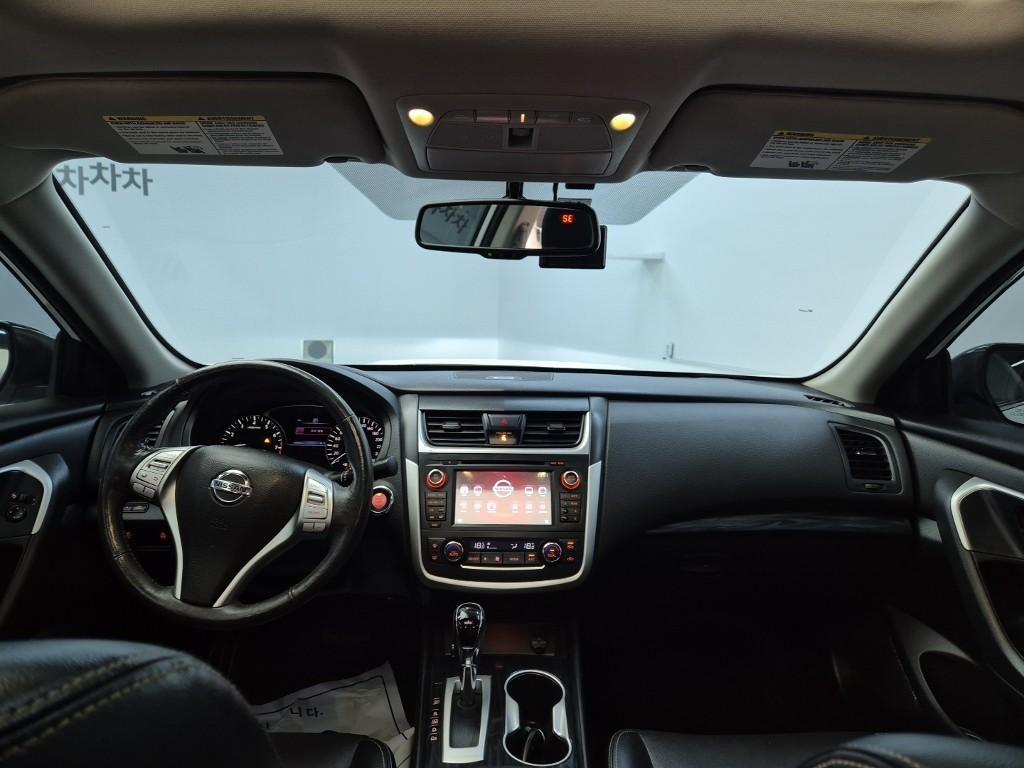 Nissan Altima - Vista 7