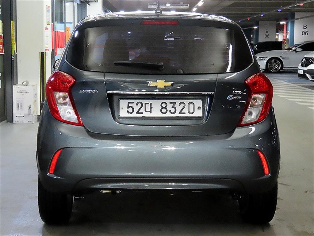 Chevrolet Spark - Vista 5
