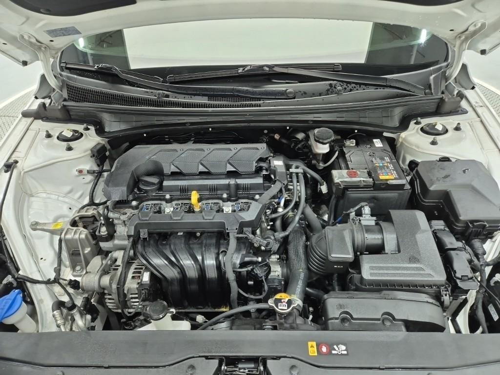 HYUNDAI Avante - Vista 5