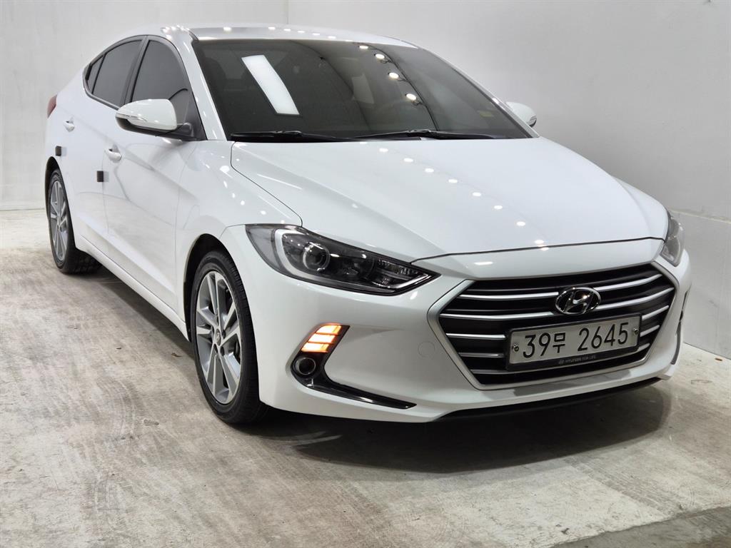 HYUNDAI Avante - Vista 2
