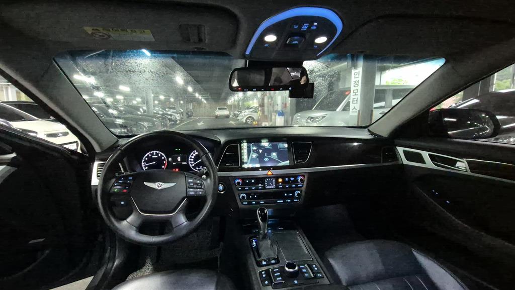 HYUNDAI Genesis - Vista 10