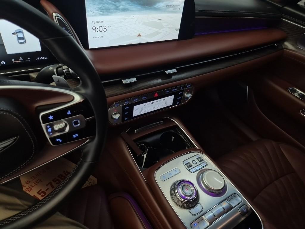 Genesis G90 - Vista 10