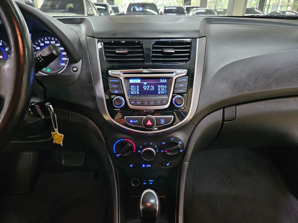 HYUNDAI Accent - Vista 11