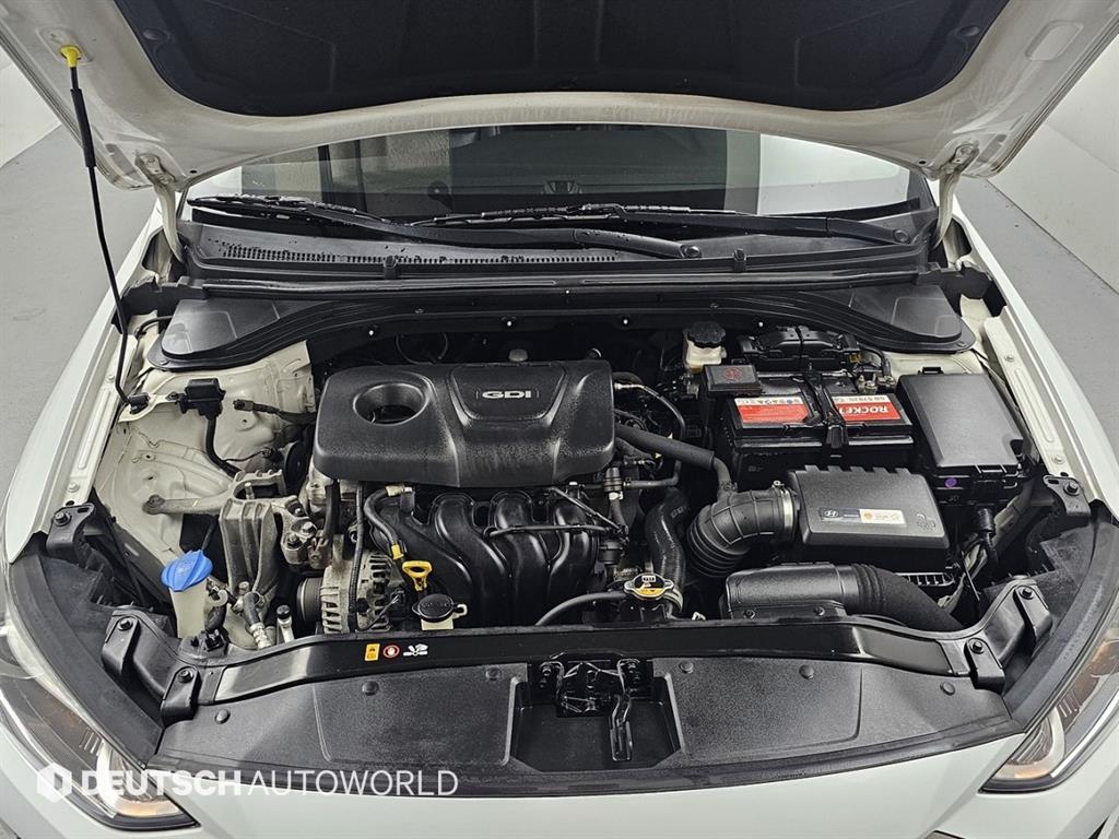 HYUNDAI Avante - Vista 6