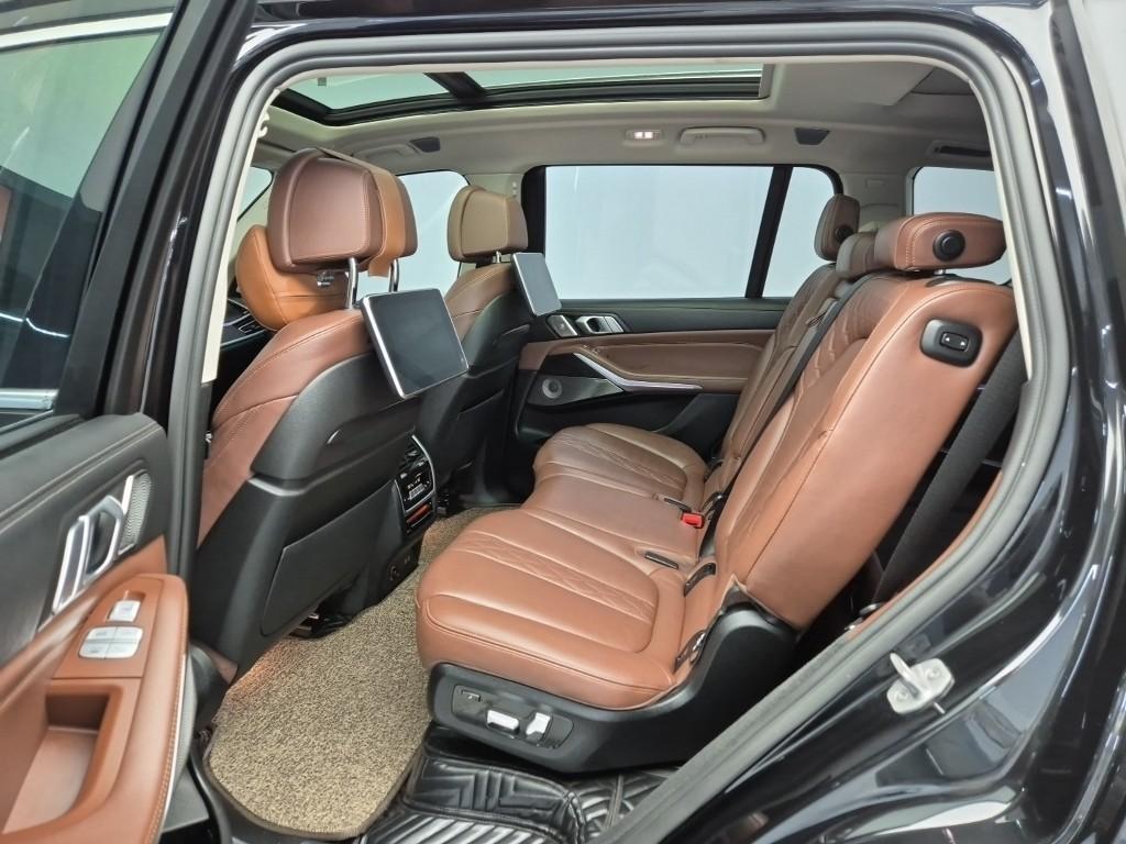 BMW X7 - Vista 12