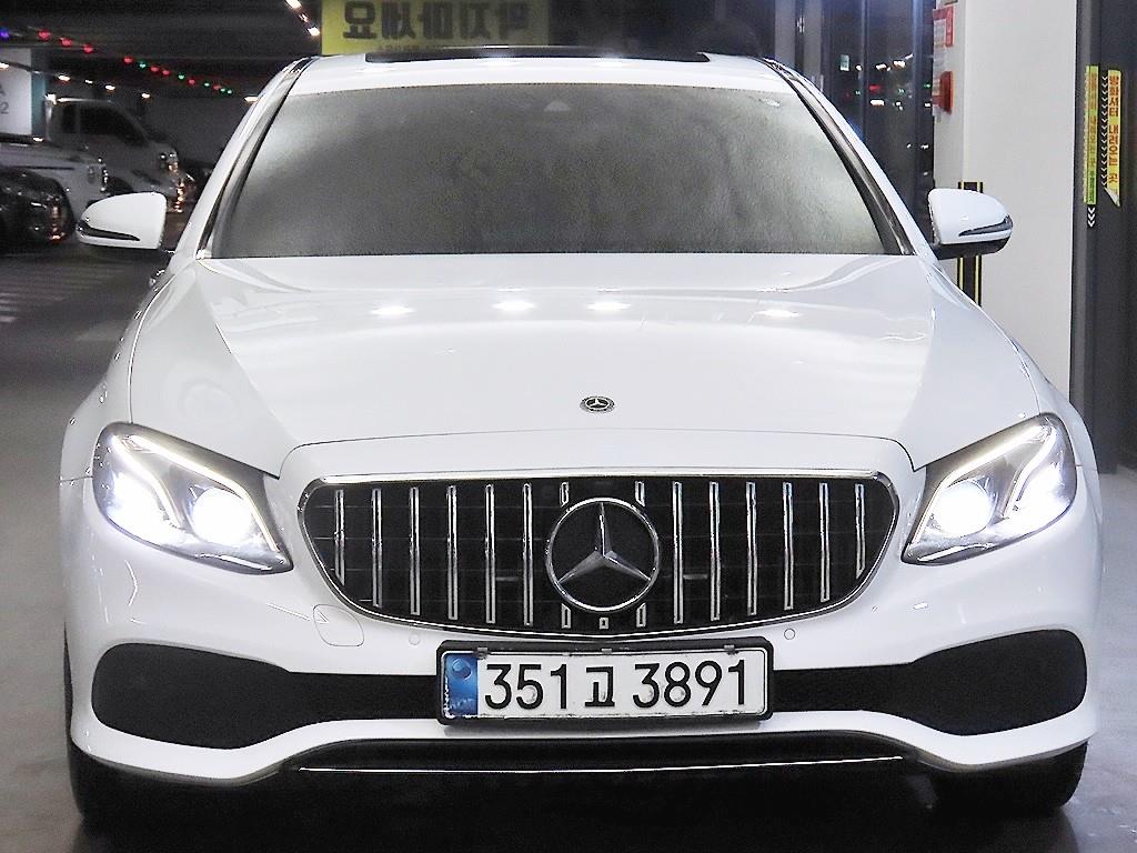 Mercedes Benz E class - Vista 2