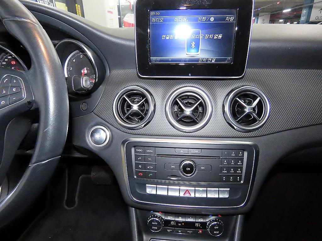 Mercedes Benz GLA Class - Vista 11