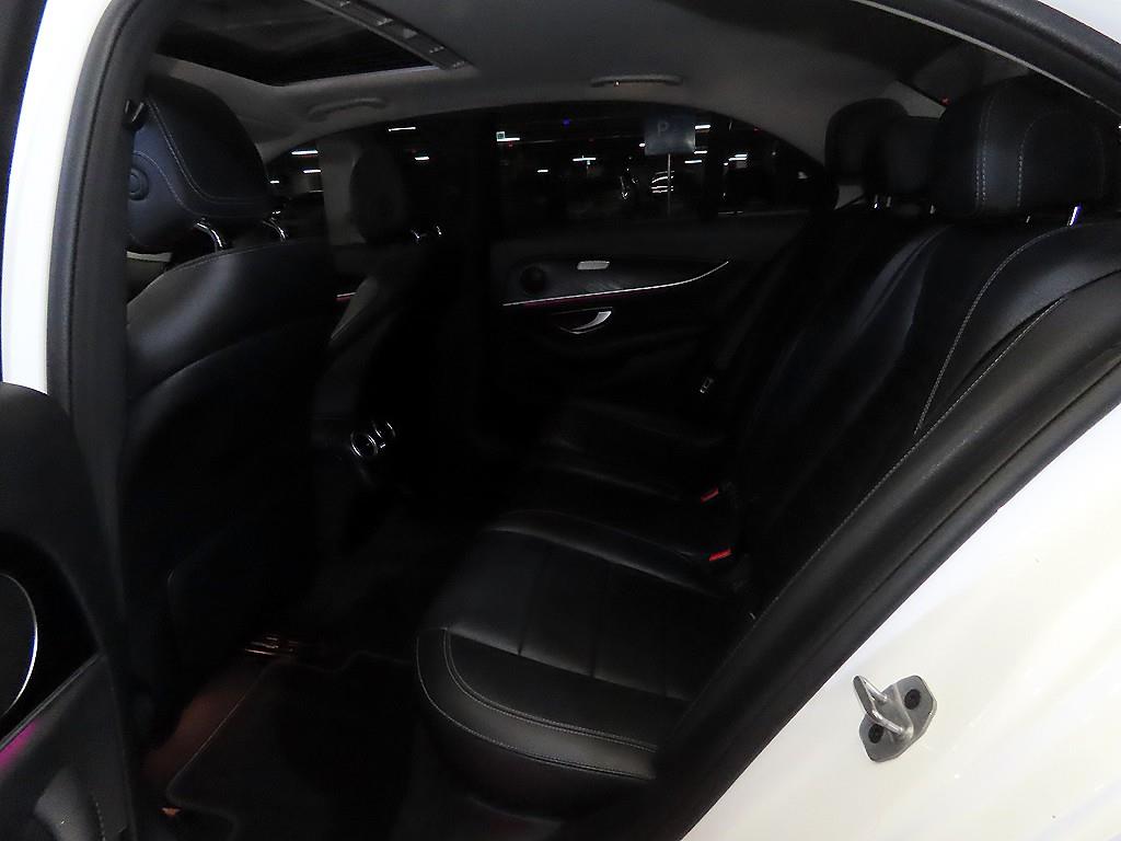 Mercedes Benz E class - Vista 7