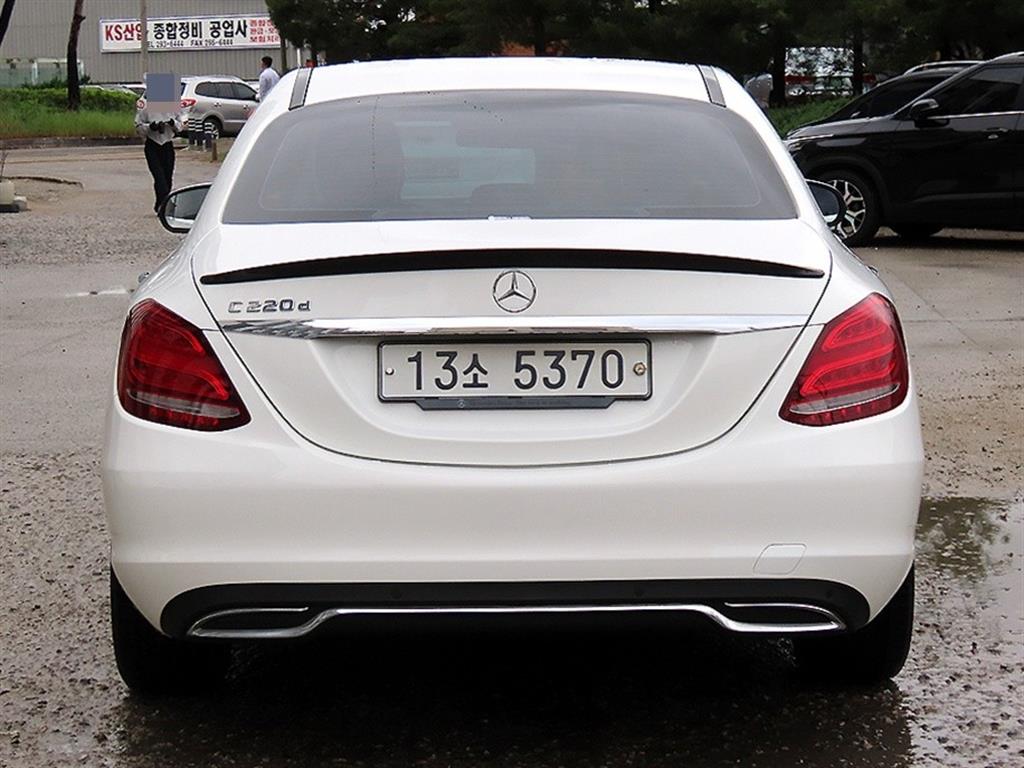 Mercedes Benz C Class - Vista 4