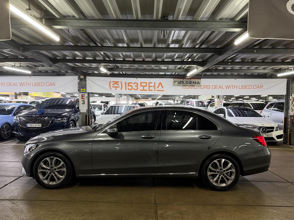 Mercedes Benz C Class - Vista 3