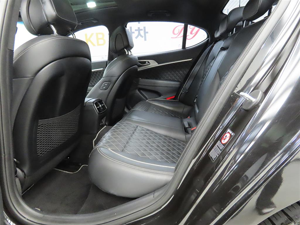 Genesis G70 - Vista 6