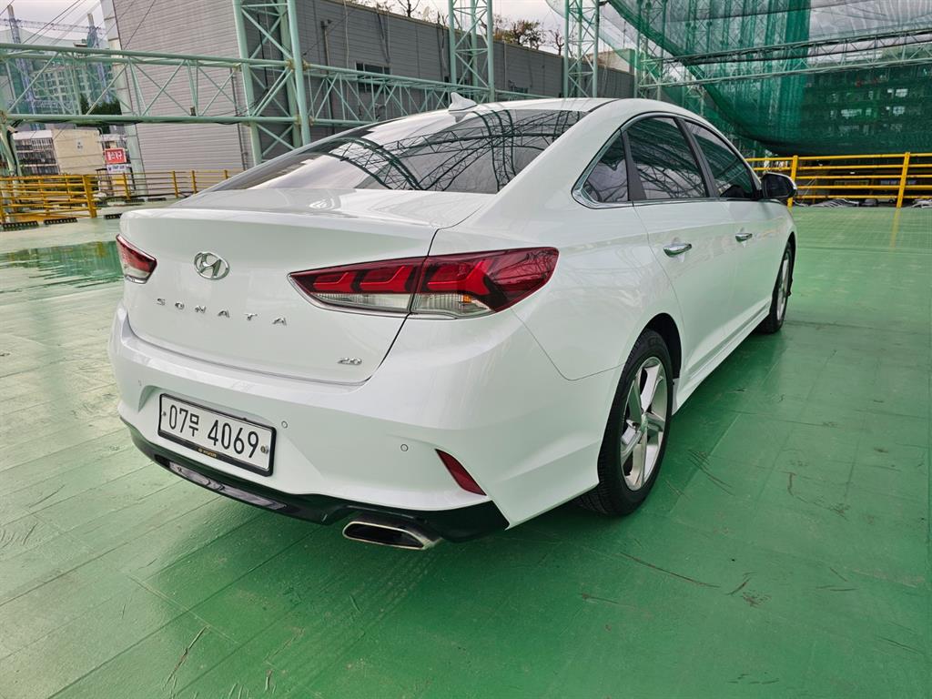 HYUNDAI Sonata - Vista 4