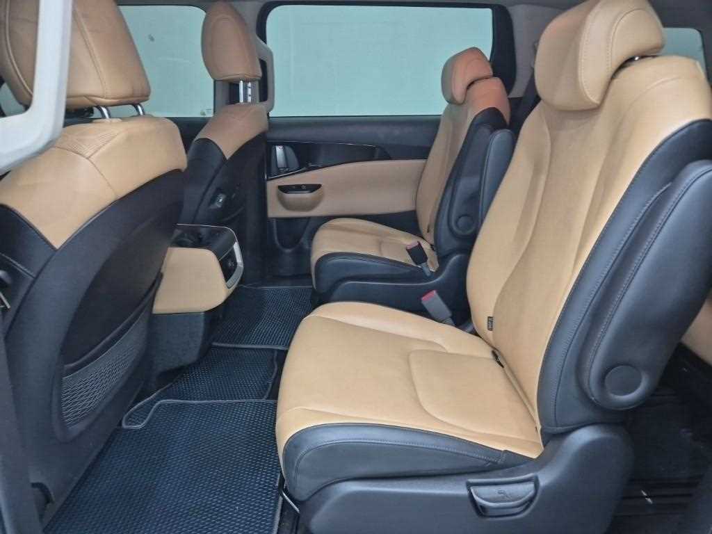 KIA Carnival - Vista 12