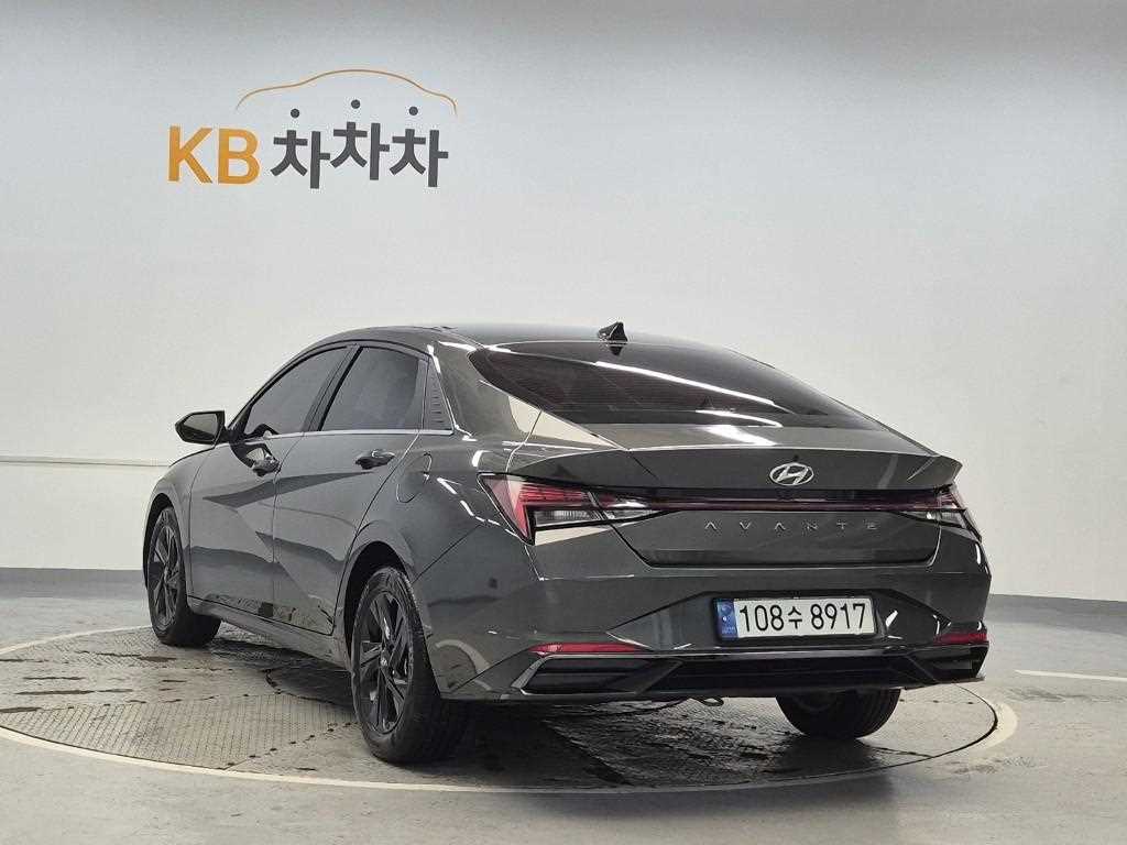 HYUNDAI Avante - Vista 2