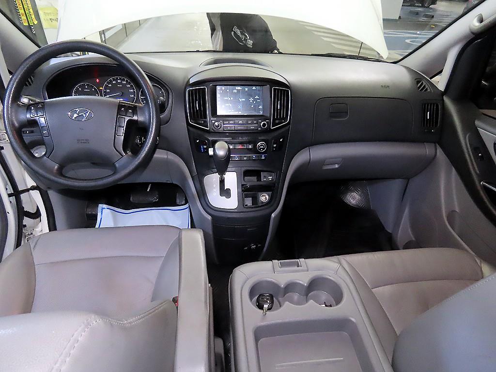 HYUNDAI Starex - Vista 10