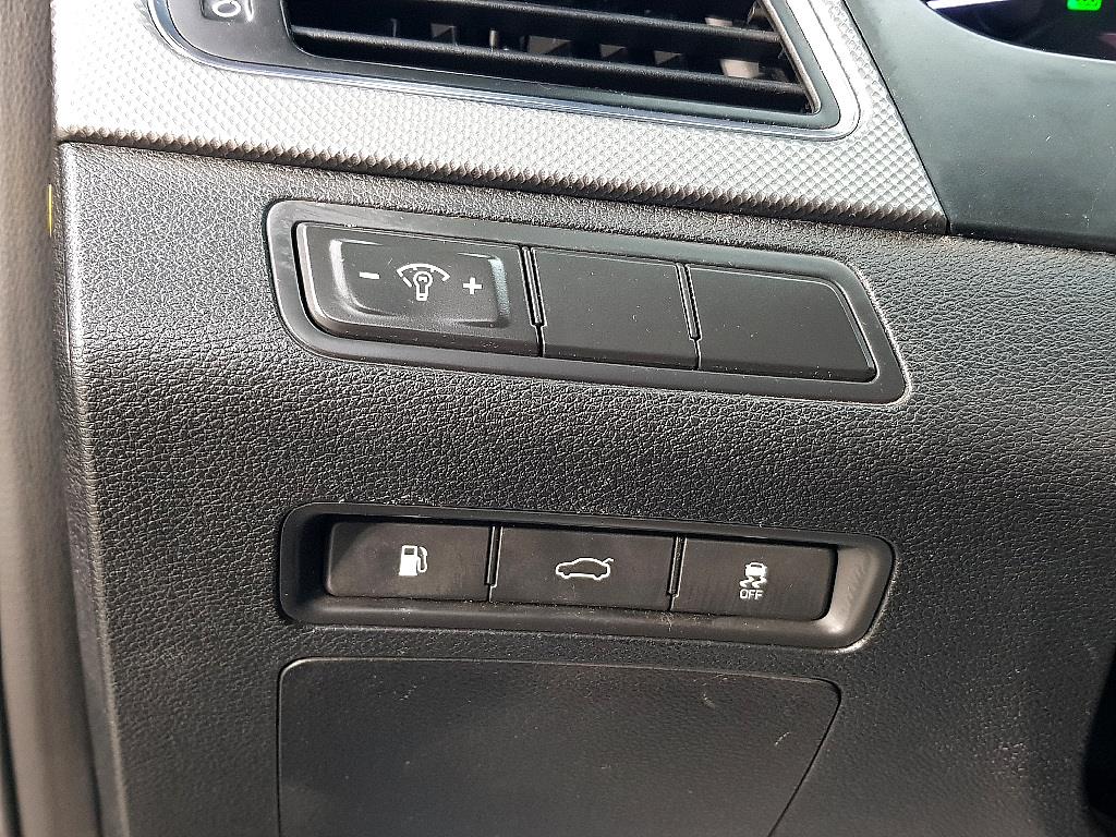 HYUNDAI Sonata - Vista 12
