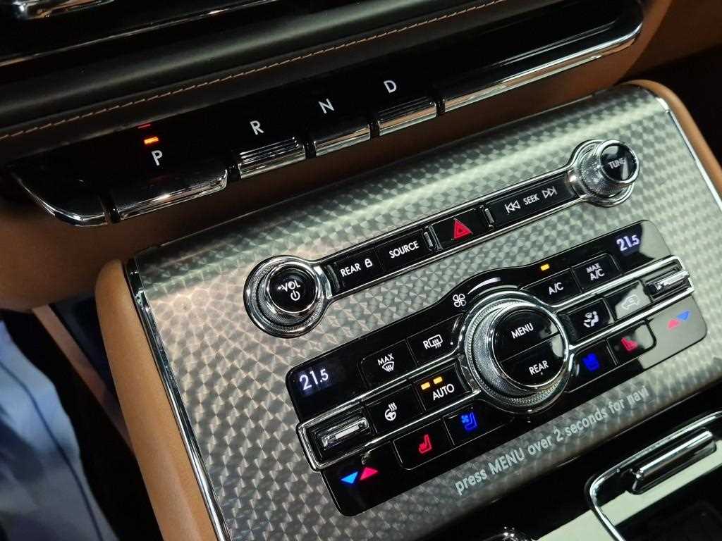 Lincoln Aviator - Vista 8