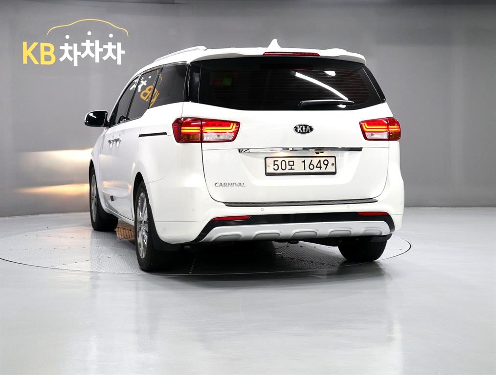KIA Carnival - Vista 4