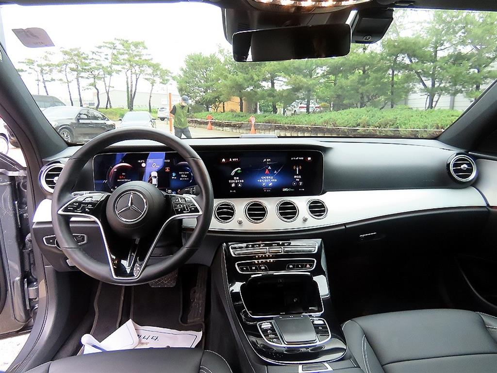 Mercedes Benz E class - Vista 7