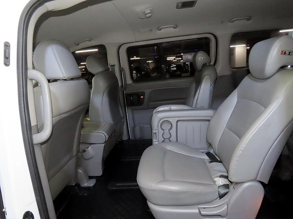 HYUNDAI Starex - Vista 7