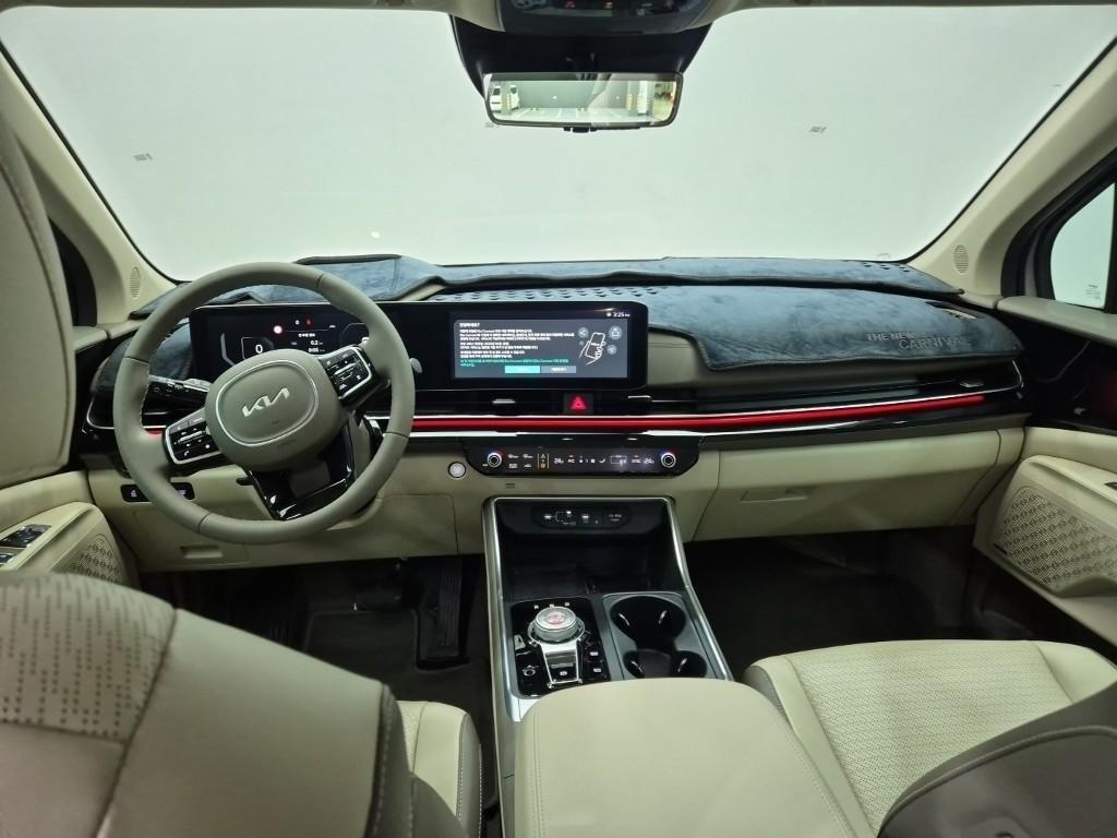 KIA Carnival - Vista 11