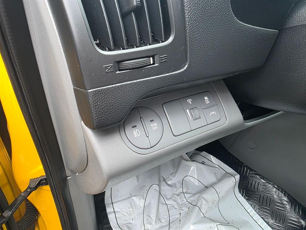 HYUNDAI Starex 2015 Amarillo - Importación desde Corea - HF Imports Iquique - Foto 15