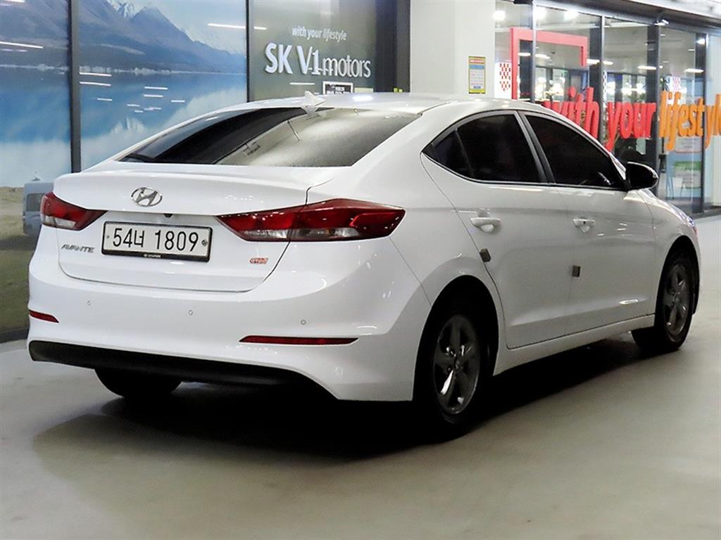 HYUNDAI Avante - Vista 4