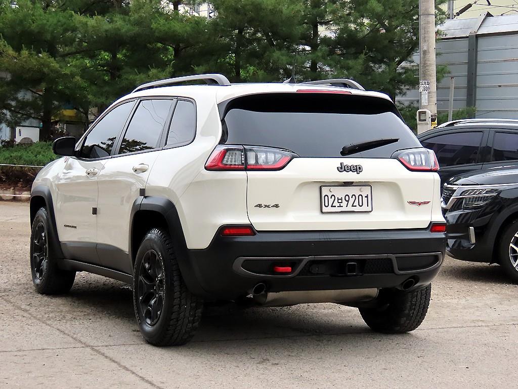 Jeep Cherokee - Vista 3
