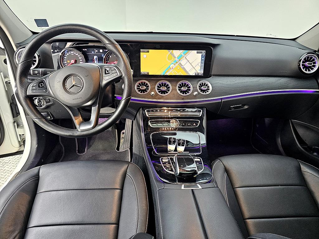 Mercedes Benz E class - Vista 5