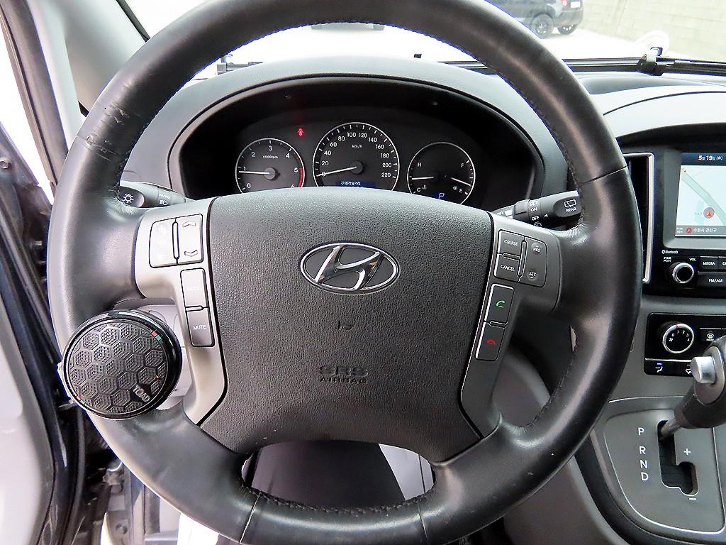 HYUNDAI Starex - Vista 9