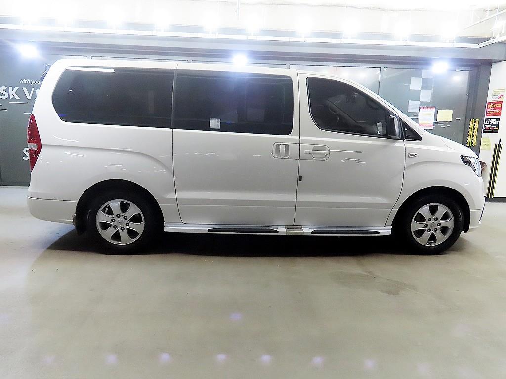 HYUNDAI Starex - Vista 3