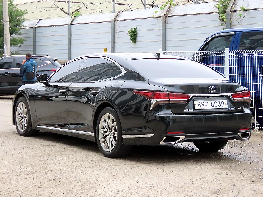 Lexus LS - Vista 3