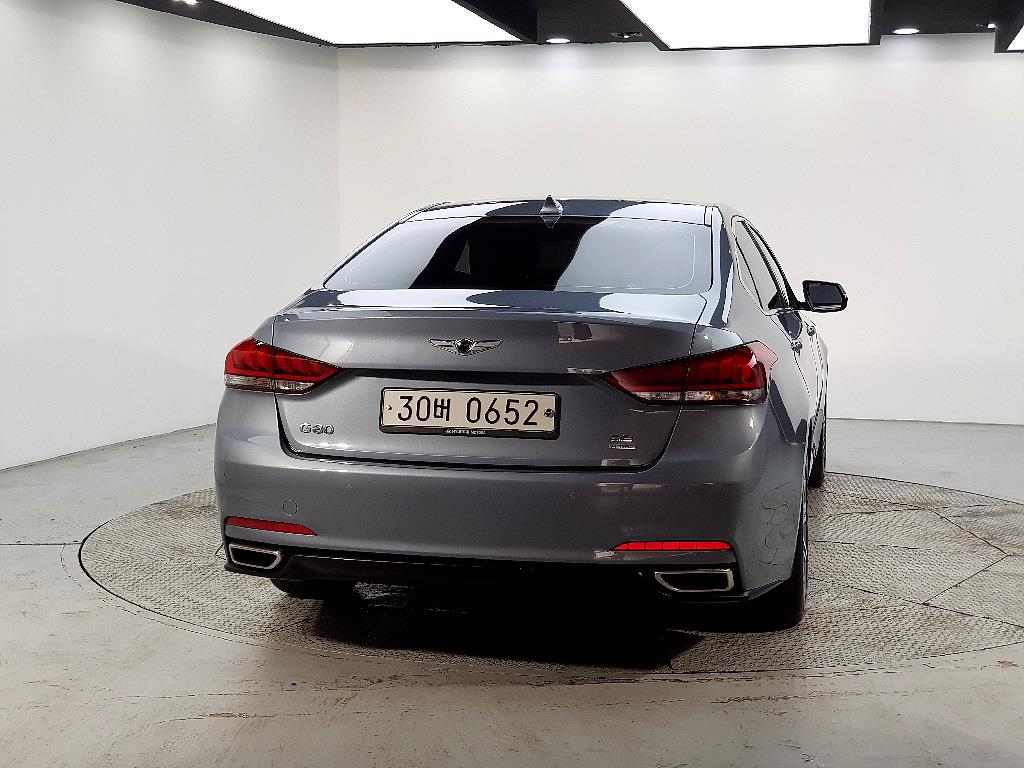 HYUNDAI Genesis - Vista 3