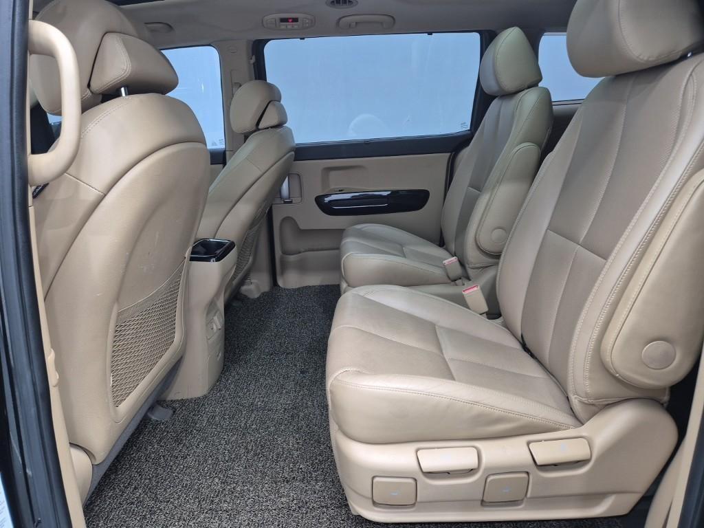 KIA Carnival - Vista 12