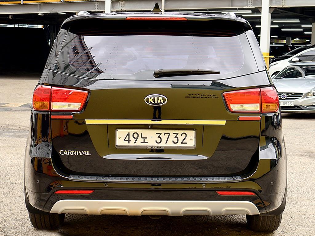 KIA Carnival - Vista 5