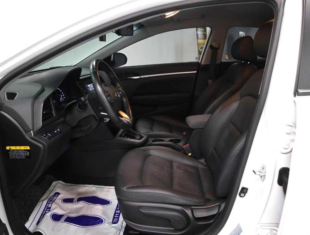 HYUNDAI Avante - Vista 8