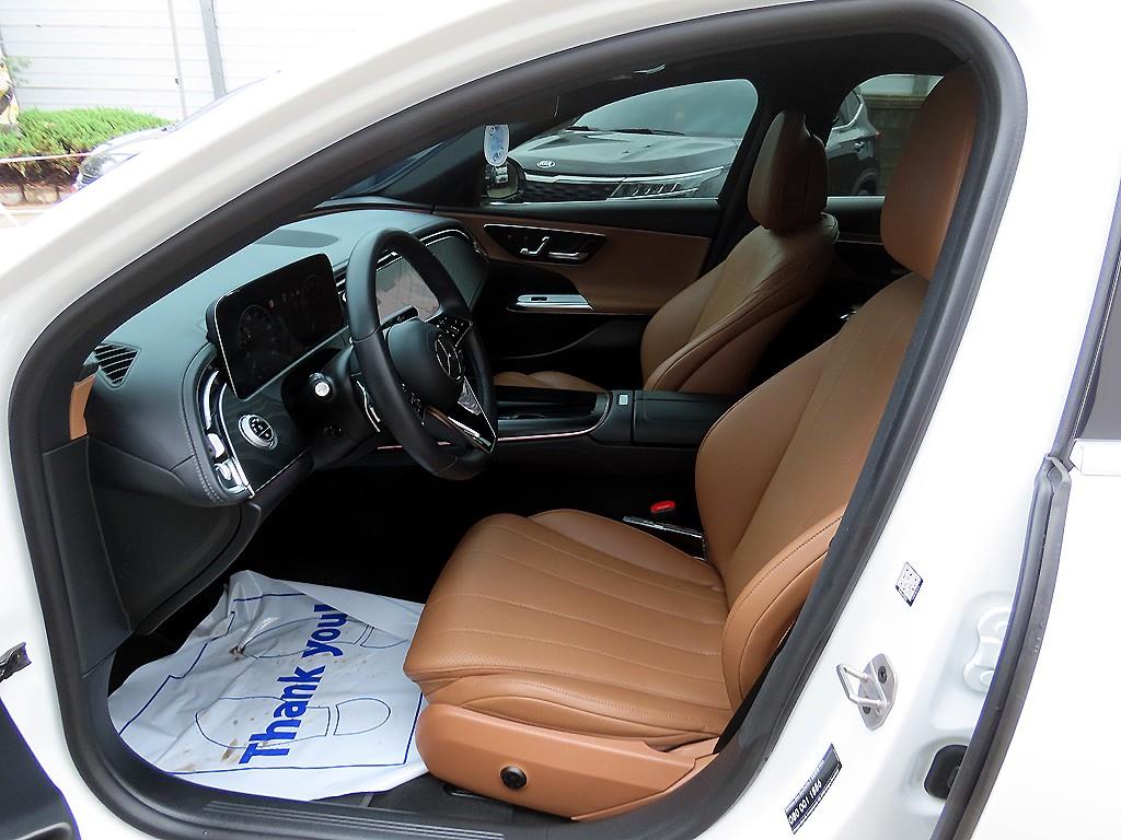 Mercedes Benz E class - Vista 5
