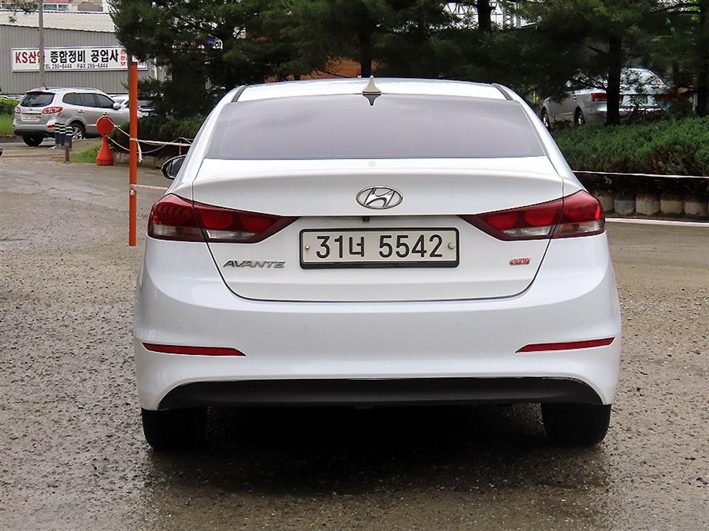 HYUNDAI Avante - Vista 4