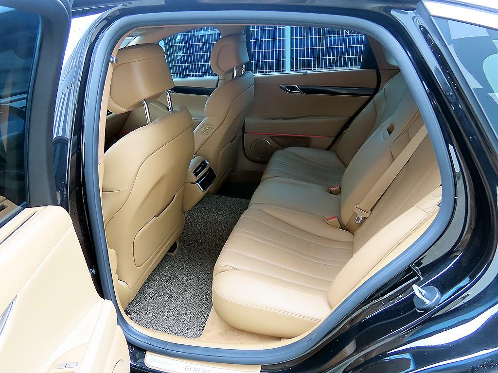 Genesis G80 - Vista 6