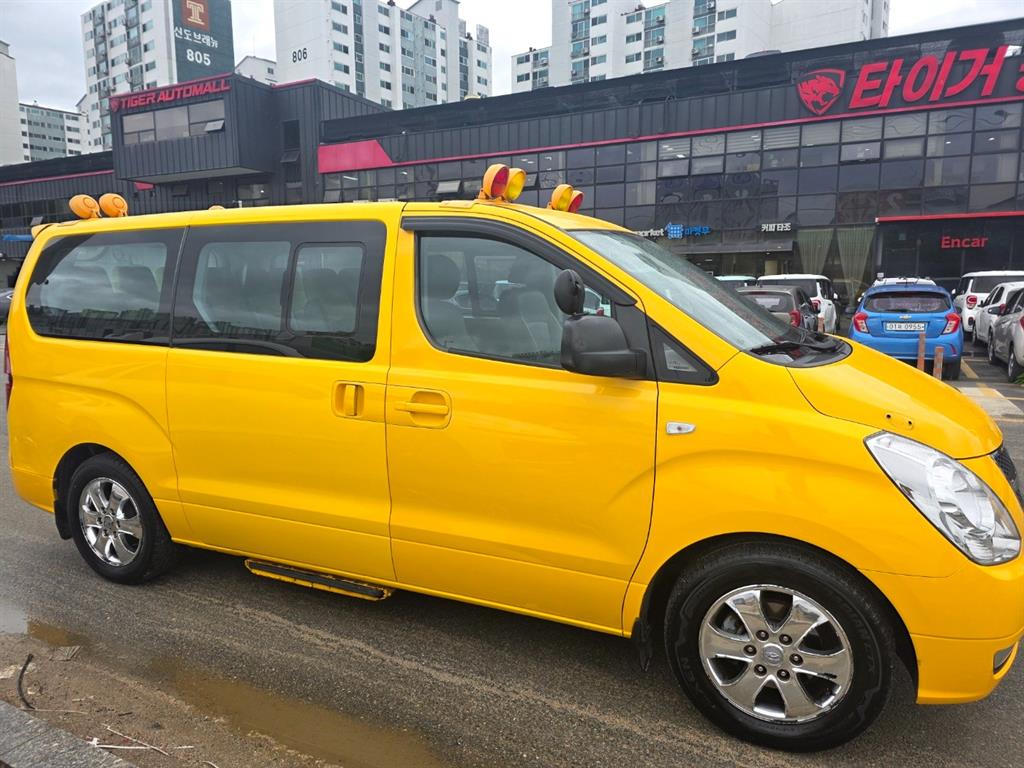HYUNDAI Starex - Vista 6