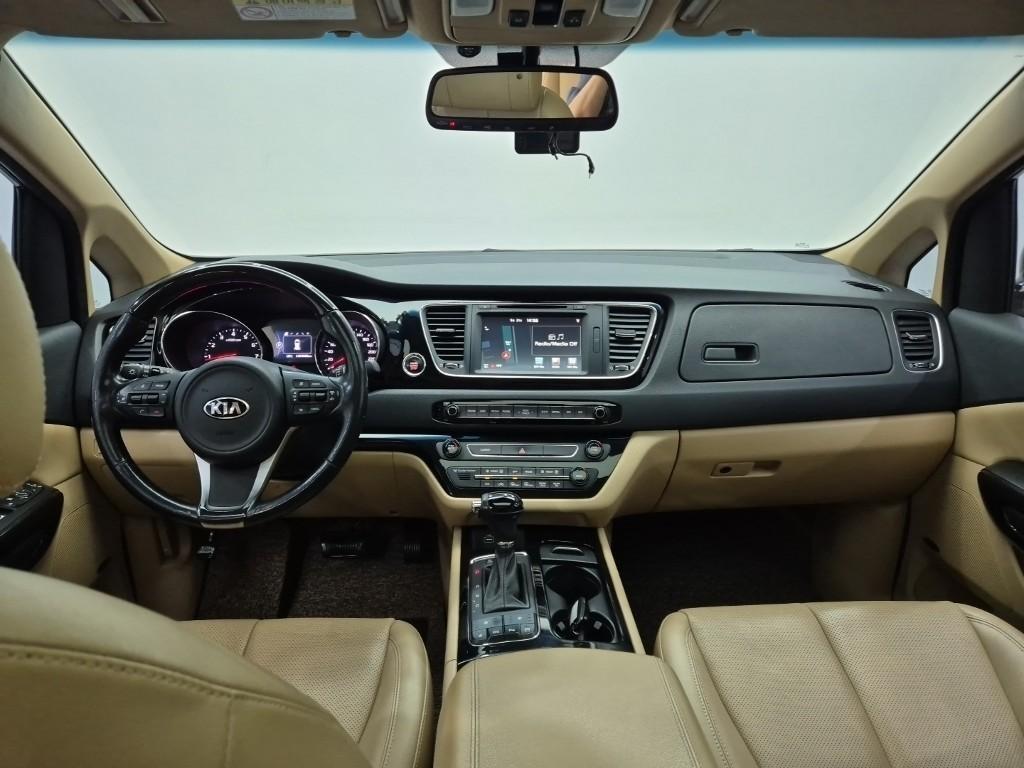 KIA Carnival - Vista 7