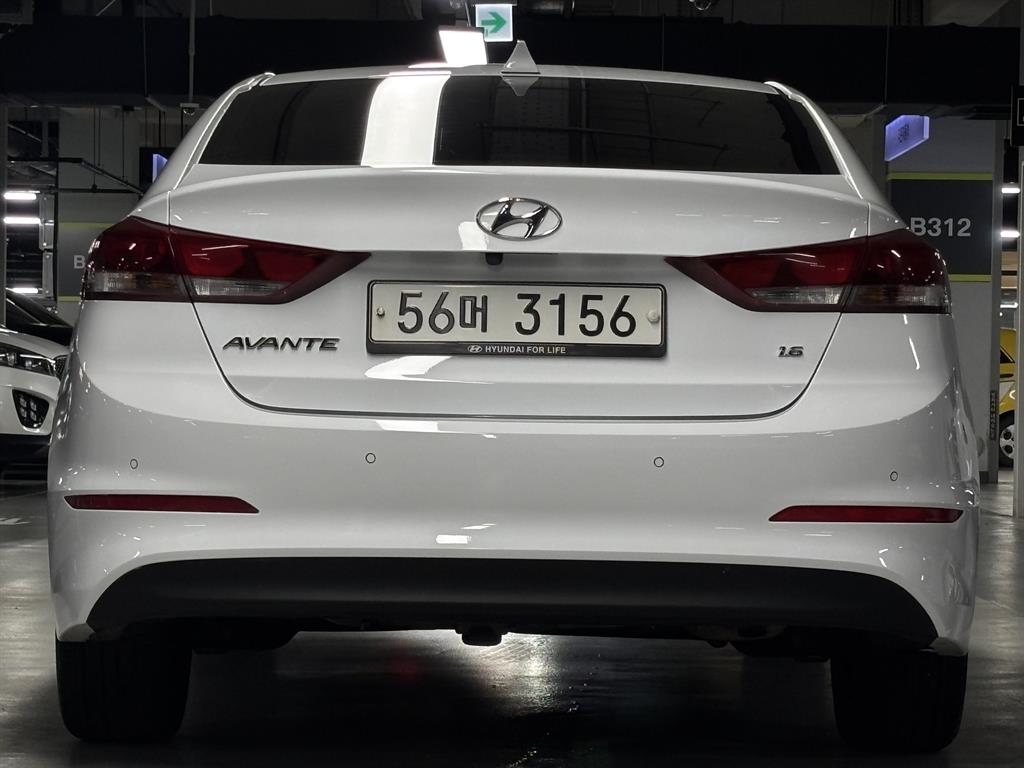 HYUNDAI Avante - Vista 5