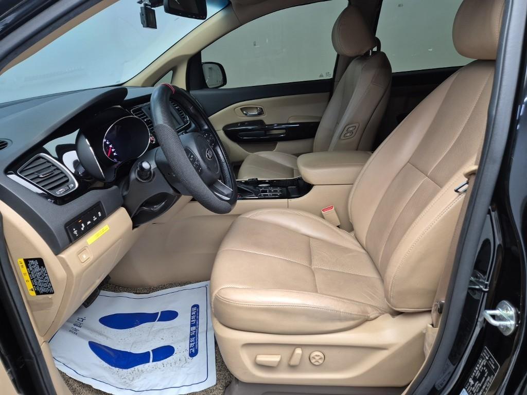 KIA Carnival - Vista 6