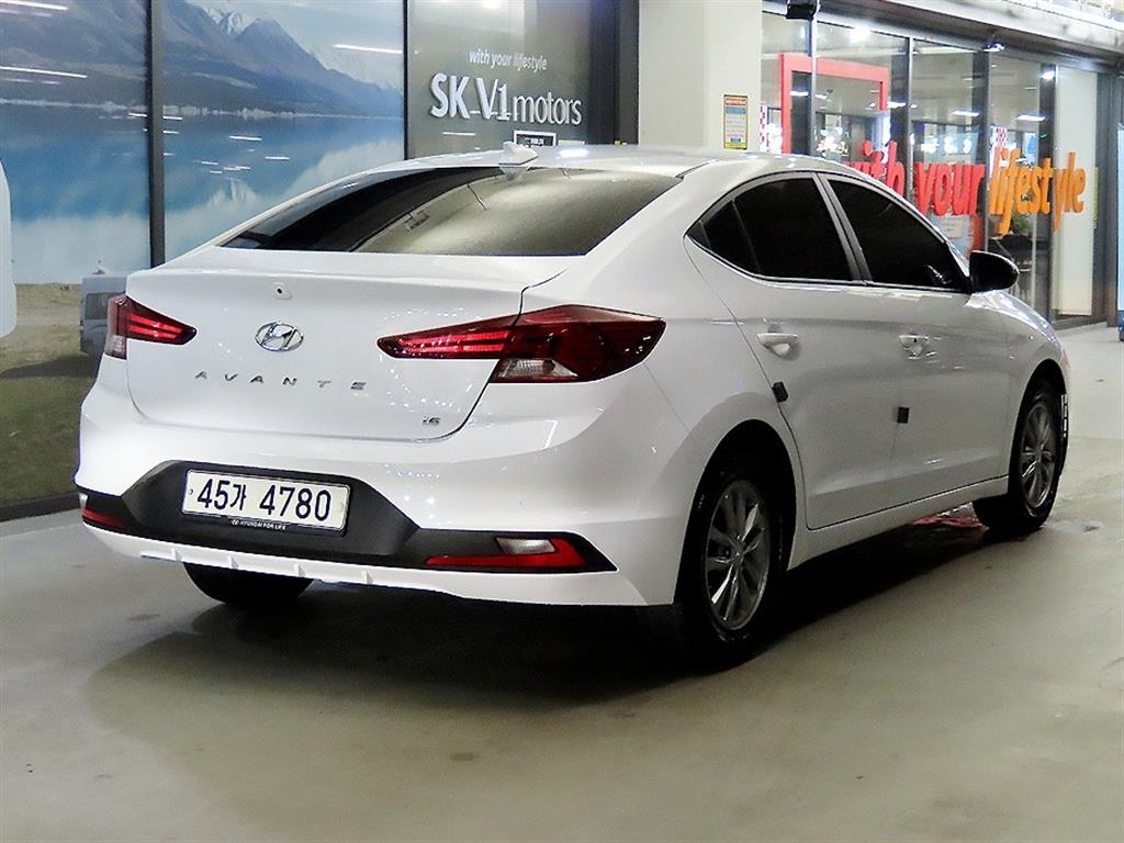 HYUNDAI Avante - Vista 4